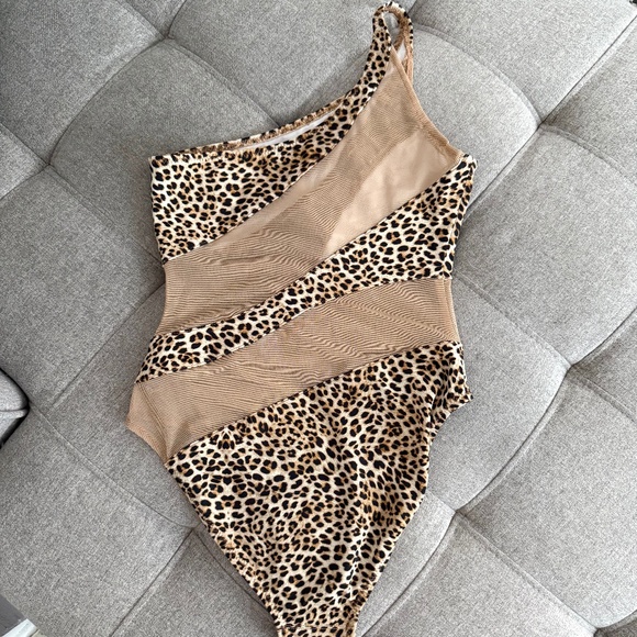 Norma Kamali One-Piece 🐆 - Picture 3 of 7